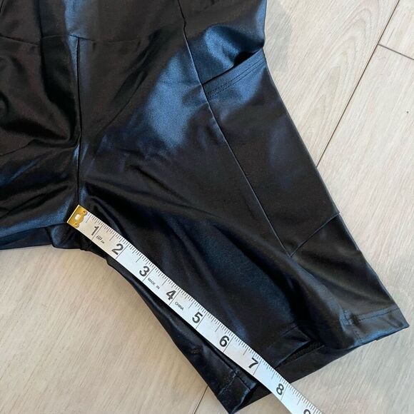 Free people movement women shorts size M - Picture 6 of 8